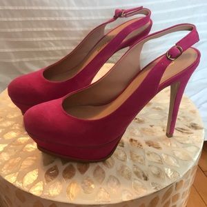 Pour La Victoire Fuschia suede pumps